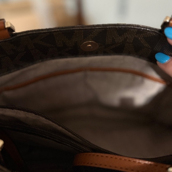 Authentic Michael Kors purse - Picture 7 of 8